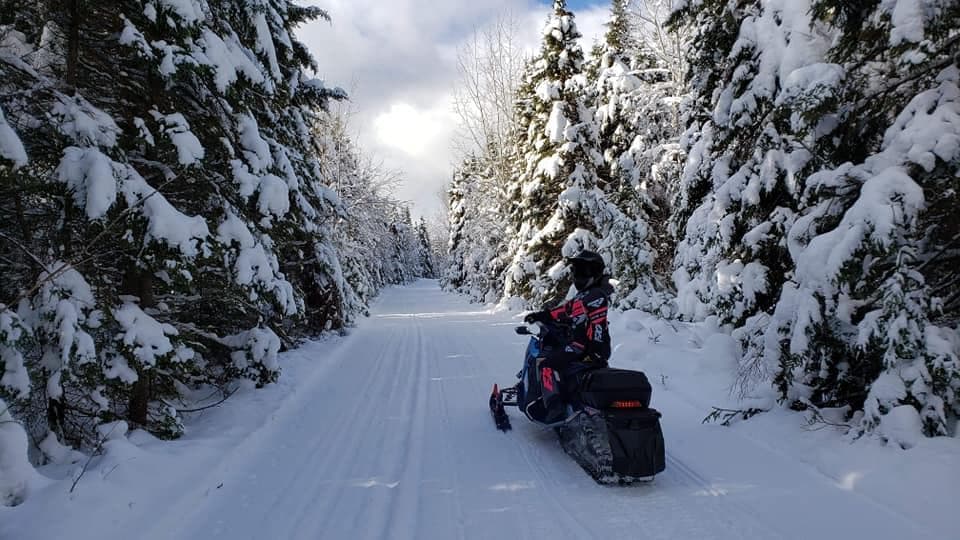 Le Moose Valley Sporting Lodge - Un endroit où le motoneigiste est le bienvenu