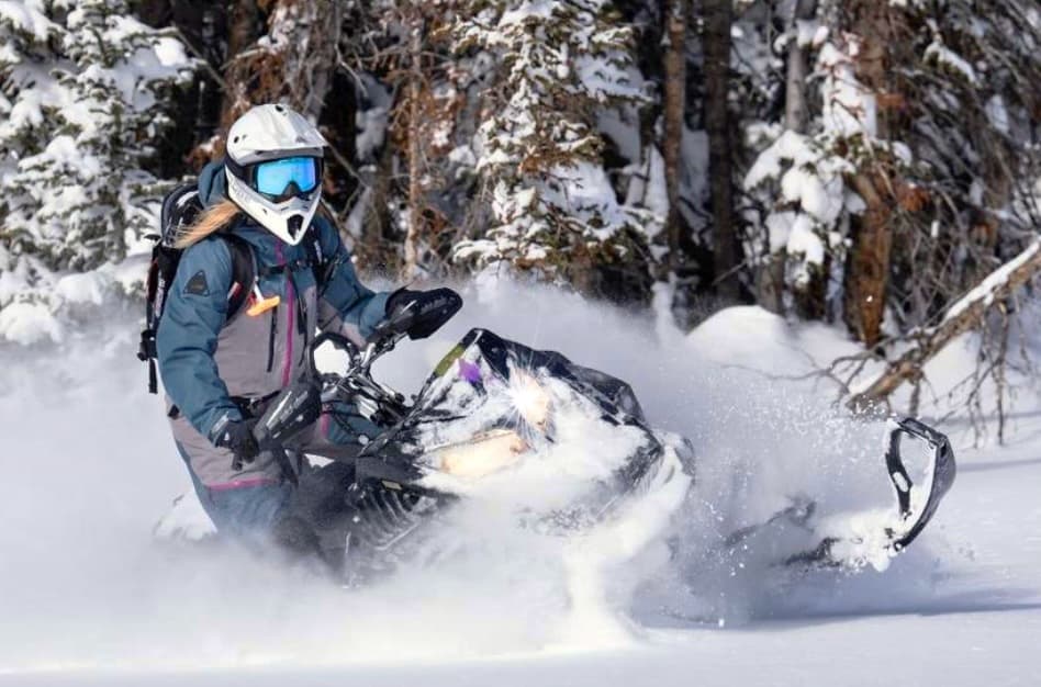 Manteaux, bottes et monosuits : TOBE dévoile ses nouveautés pour 2024