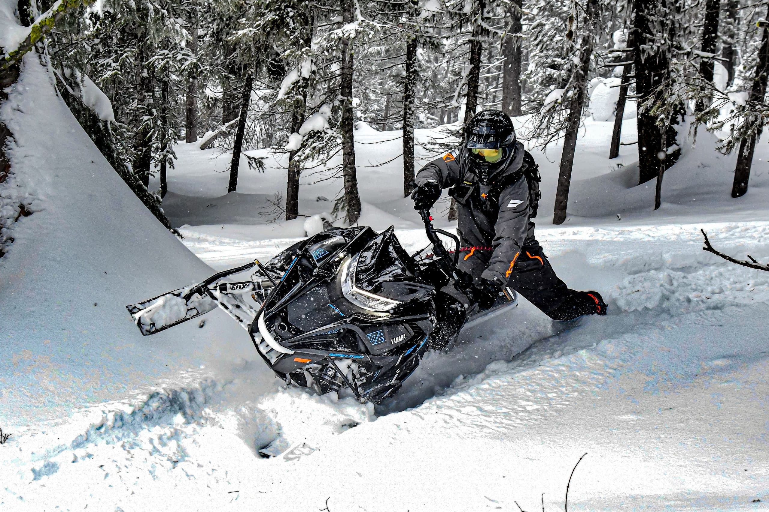 Guide d’achat de motoneiges de montagne Yamaha 2025 : SX Venom vs. SideWinder MTX