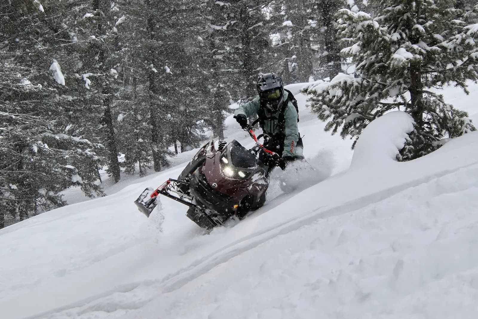 KLIM Ripsa une-pièce et bottes Adrenaline Pro S GTX BOA : performances en motoneige hors-piste