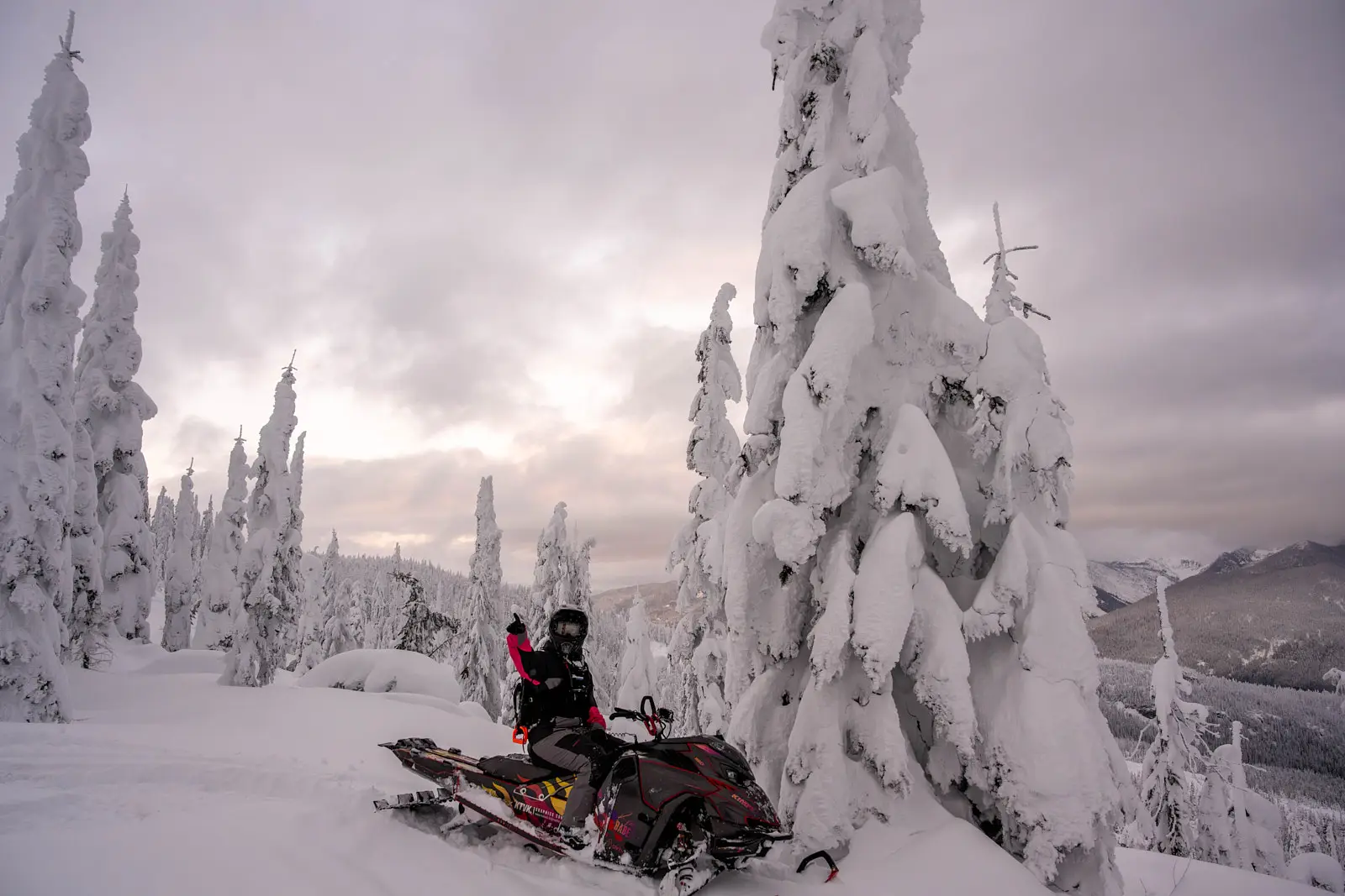 Destination Revelstoke: Aventures de début de saison dans la magie des montagnes