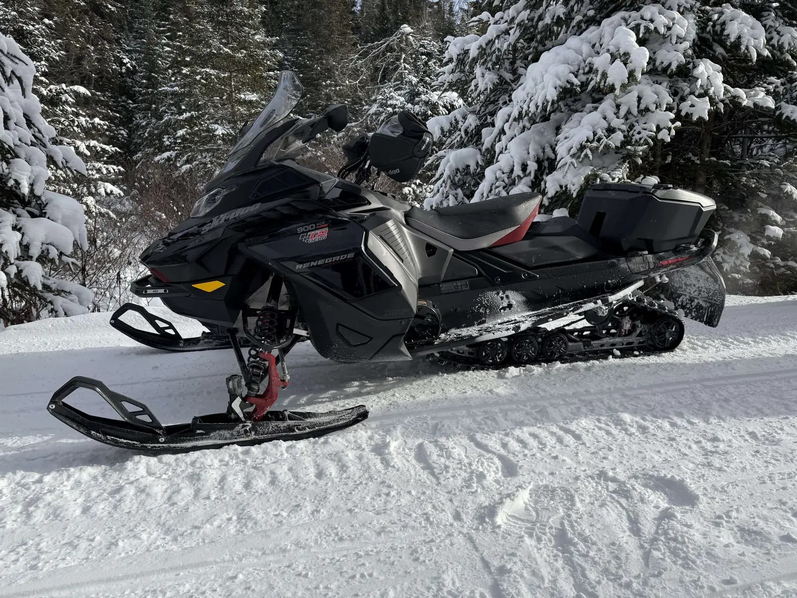 Premières impressions du Ski-Doo Renegade Adrenaline 2025 avec ensemble Enduro