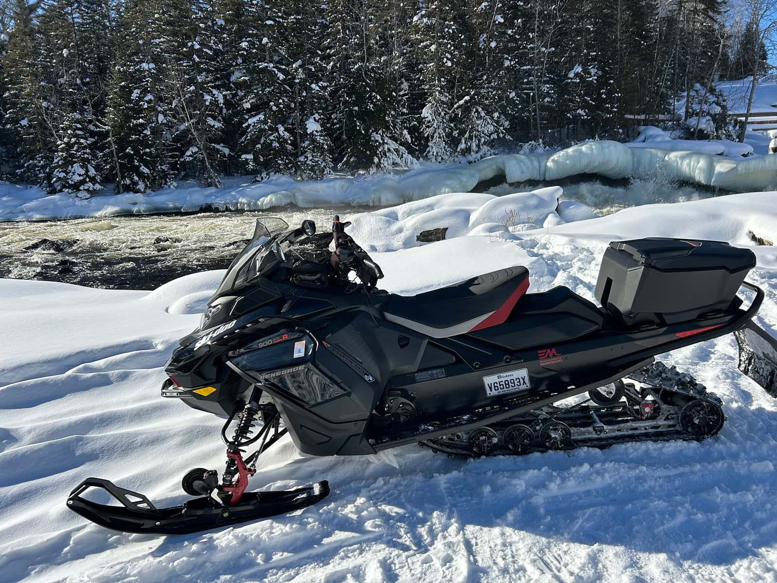 Renegade Adrenaline 2025 avec ensemble Enduro : performance, confort et maniabilité