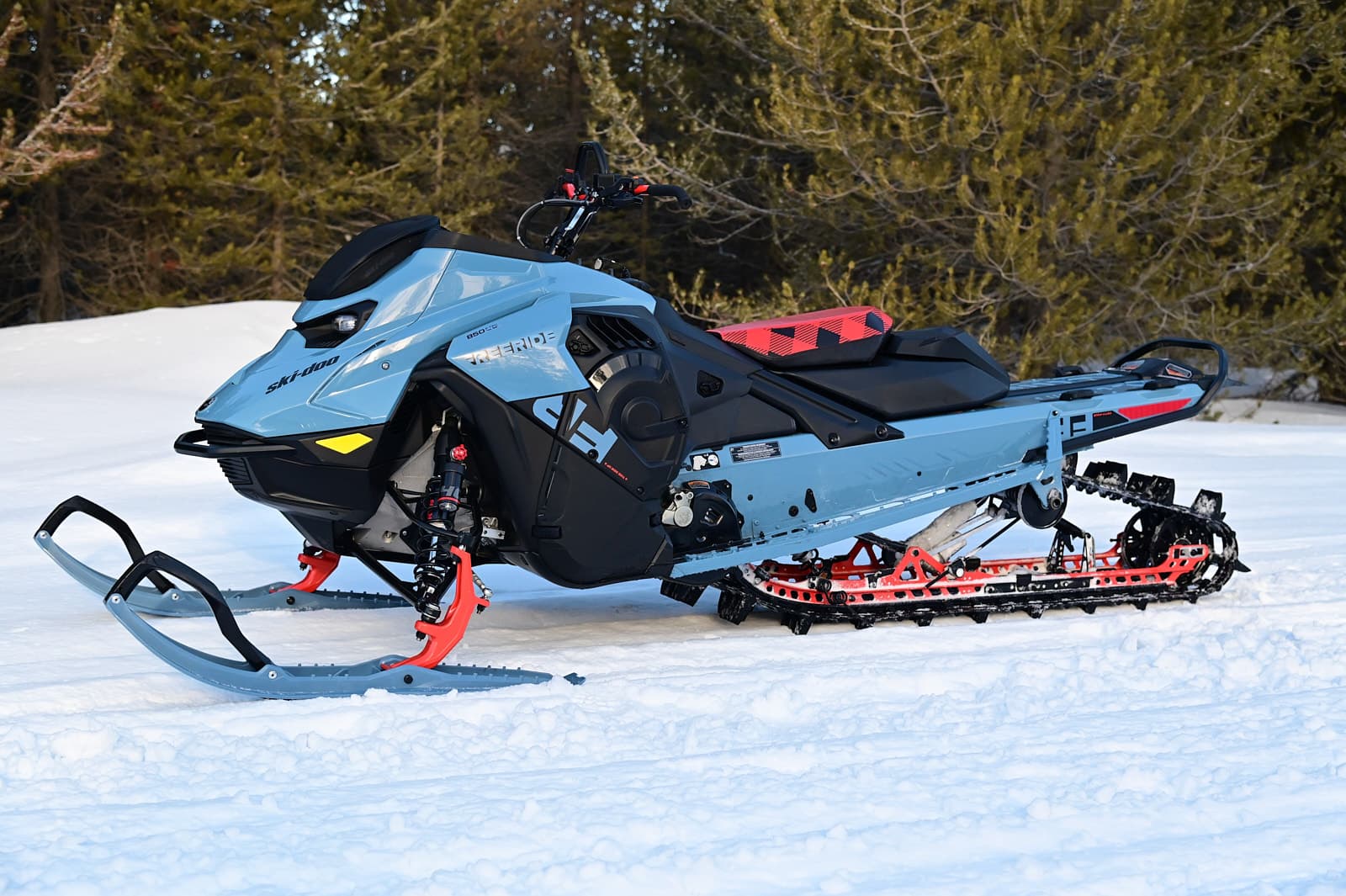 Analyse prérandonnée du Ski-Doo Freeride 154 2026 : motoneige de montagne 850 E-TEC