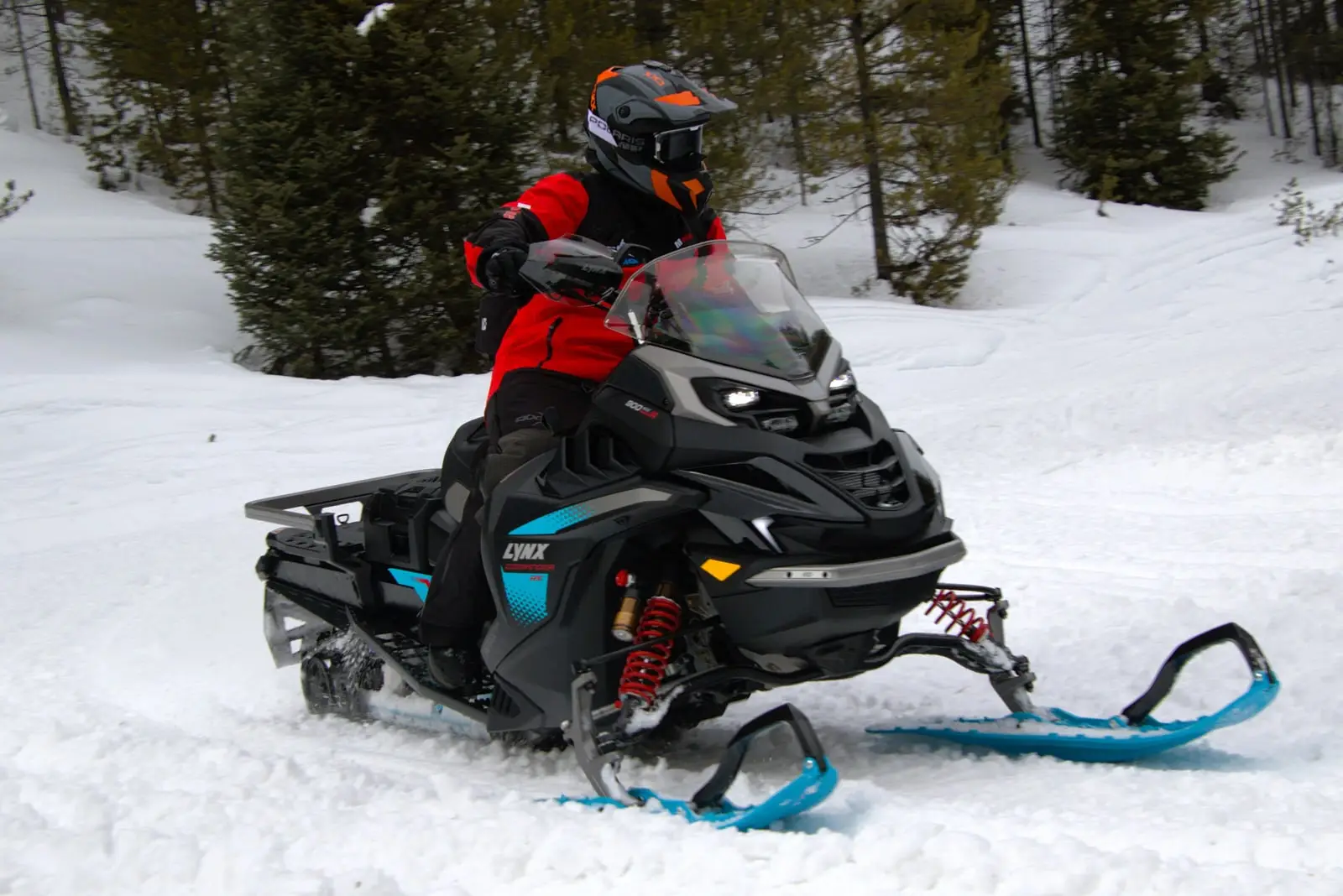 Lynx Commander RE 2026 : une motoneige multisegment parfaite pour relever tous les défis!